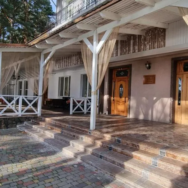 Готельно-Ресторанний Комплекс Три Бобри，位于Budzyatyche的酒店