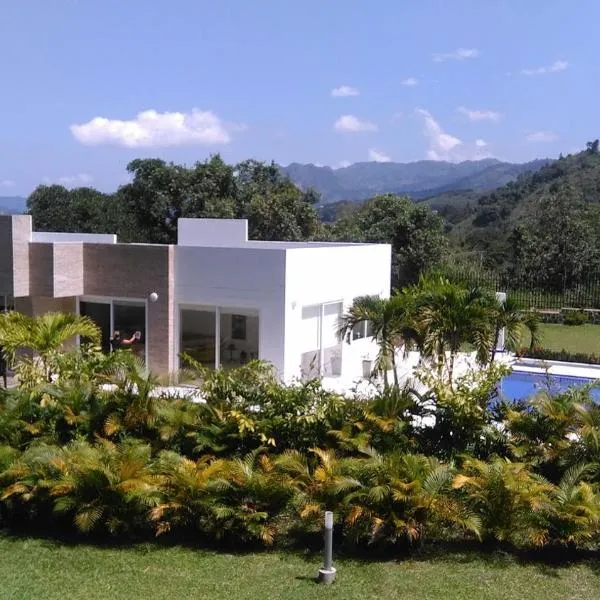 Casa Campestre La Vega Cundinamarca，位于Guayabal de Síquima的酒店