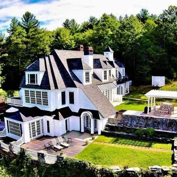 Adams Hill House Retreat - Artist-Architect's Estate, Newfane Vermont，位于西多佛的酒店