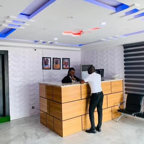 Owee Hotel Apartment and Suites,位于拉各斯的酒店