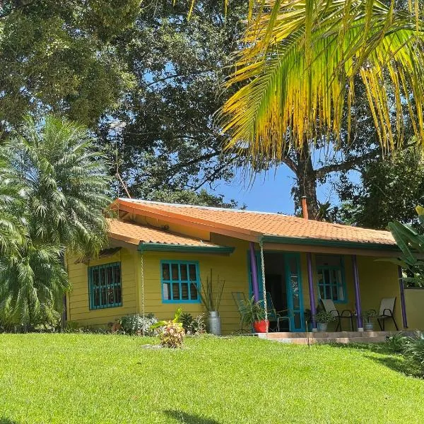 Equipped cottage in Laguna Hule，位于Cariblanco的酒店