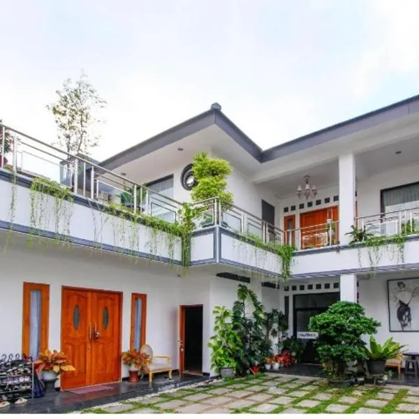 Nexdeco House Homestay Syariah Solo，位于梭罗的酒店