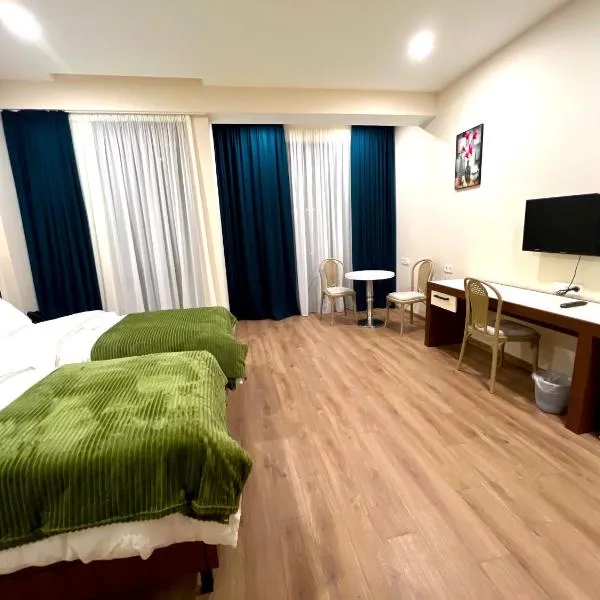 HOTEL WEST TBILISI，位于第比利斯的酒店