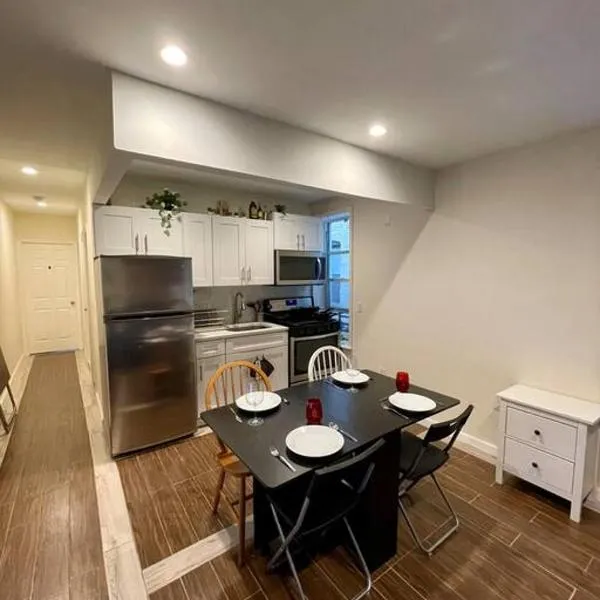 Elegant NYC Apt 2Bedrooms 14 minutes to Times Square!，位于威霍肯的酒店