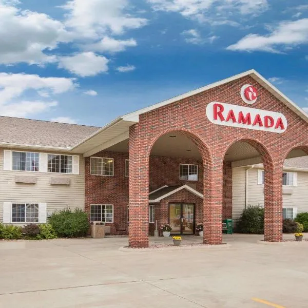 Ramada by Wyndham Spirit Lake/Okoboji，位于欧克博奇的酒店