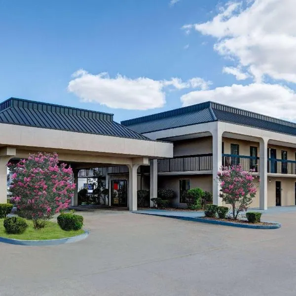 Days Inn by Wyndham Greenville MS，位于格林维尔的酒店
