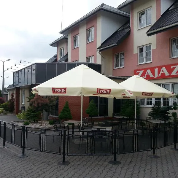 Max na terenie stacji MOL，位于Tłuszcz的酒店