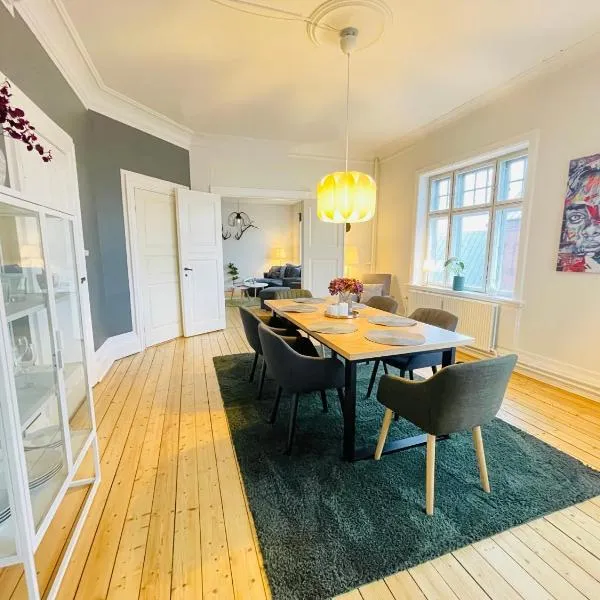 aday - Enchanting 2 bedroom apartment in the heart of Aalborg，位于奥尔堡的酒店