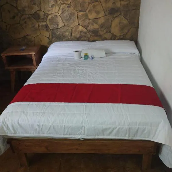HOTEL REVOLUCION，位于Tecolote的酒店