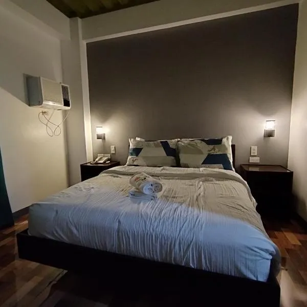 RedDoorz @ LQJ Hotel Old Buswang Kalibo，位于卡利博的酒店