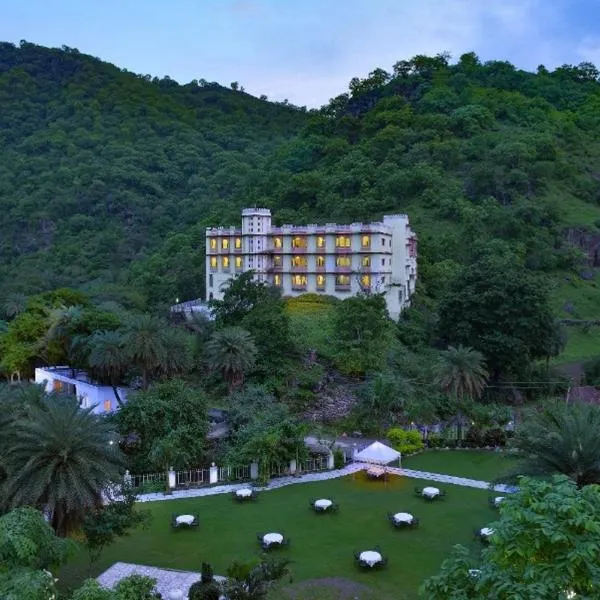Aaram Baagh - A Luxury Nature Resort，位于Jharol的酒店