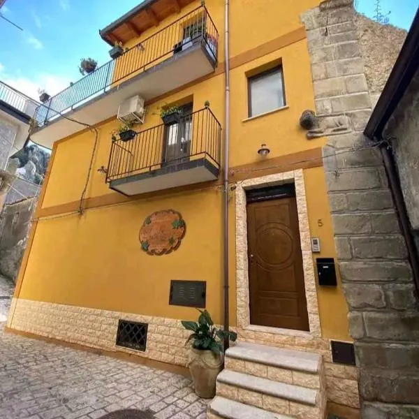 Antico Borgo - A due passi dalle Gole Alcantara，位于莫塔卡玛斯特拉的酒店