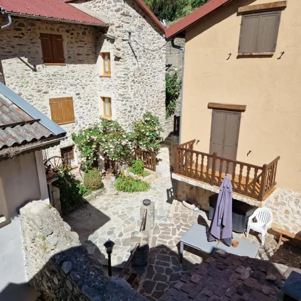 Maison complète Ganzes Haus House 6 Peronnes La Finière Seealpen Isola Village bei Nizza Alpes -Maritimes près de Nice 70 km，位于伊索拉的酒店