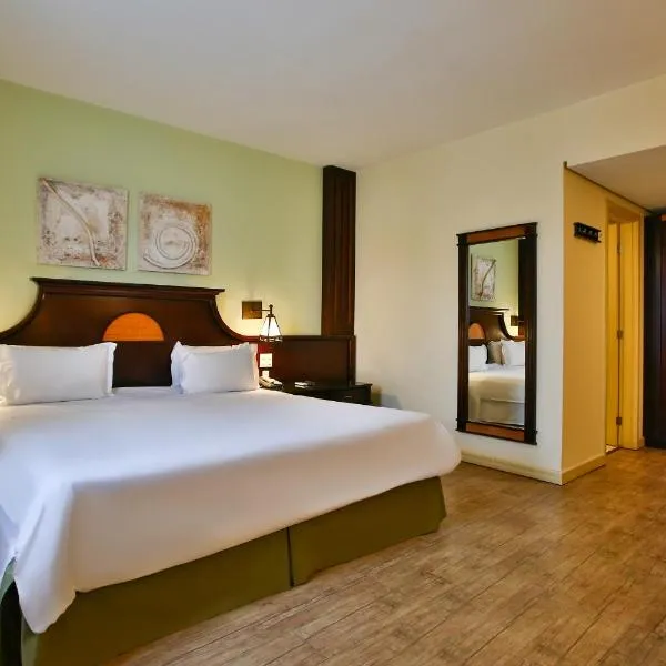 库里提巴巴特尔全美高级酒店，位于阿劳卡里亚的酒店