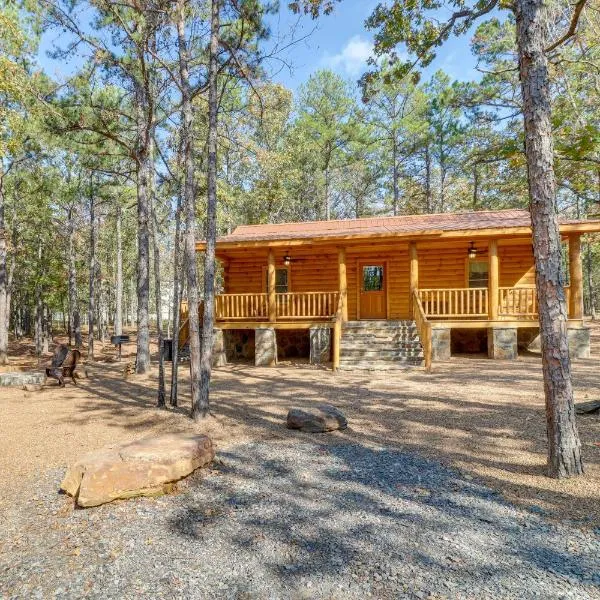 Tumbling Shoals Cabin Near Greers Ferry Lake!，位于Heber Springs的酒店