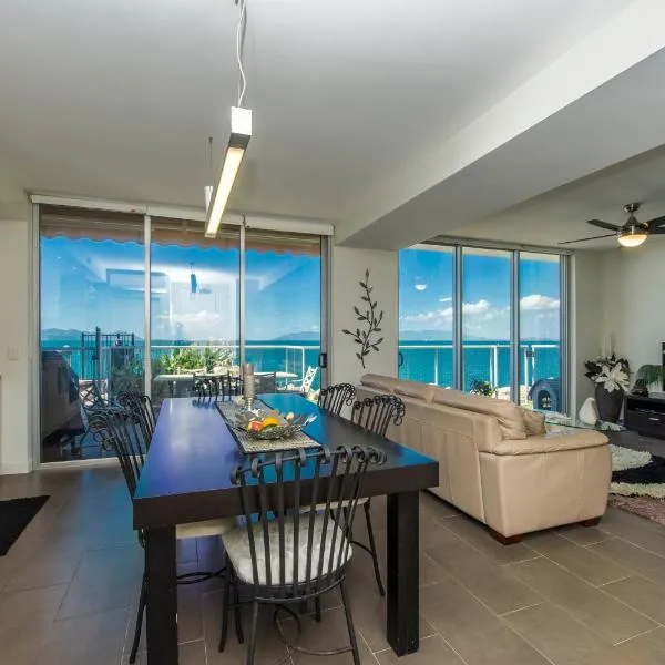 Panoramic Ocean Views 2 bed/2 bath Unit, Nelly Bay，位于耐莉湾的酒店