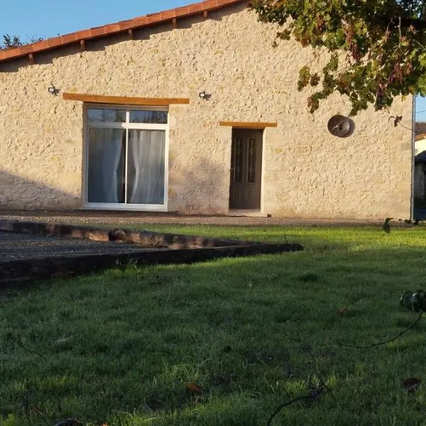 Gîte de la Treille，位于Saint-Maurice-la-Clouère的酒店