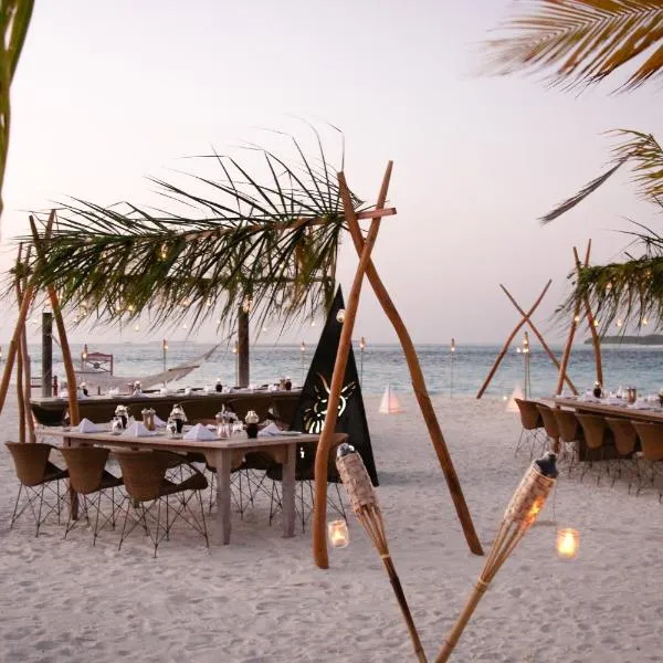 Nazaki Beach Hotel & Spa Maldives，位于甘岛的酒店