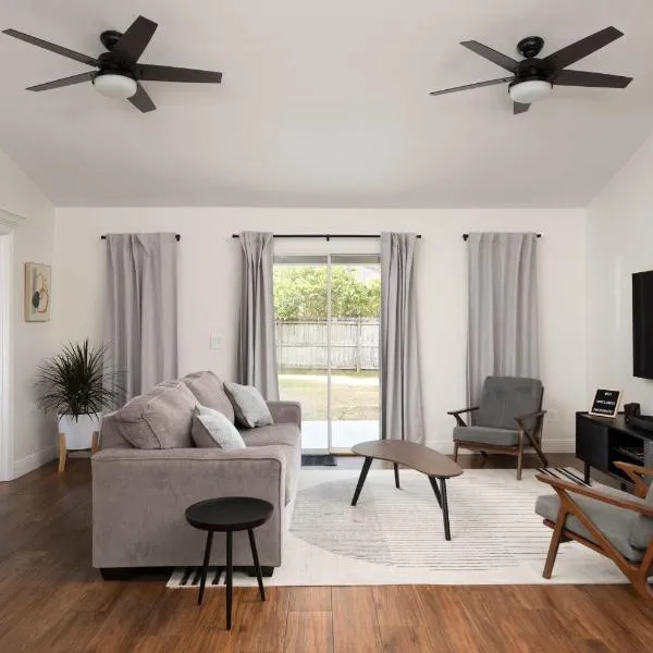 The Recharge - Springs , Tesla & EV Station , Pets，位于高泉的酒店