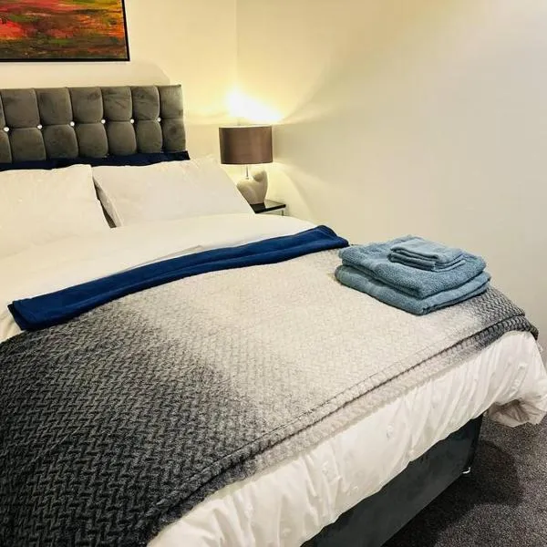 1 Luxe Exec Bedroom Apt Derby，位于德比的酒店