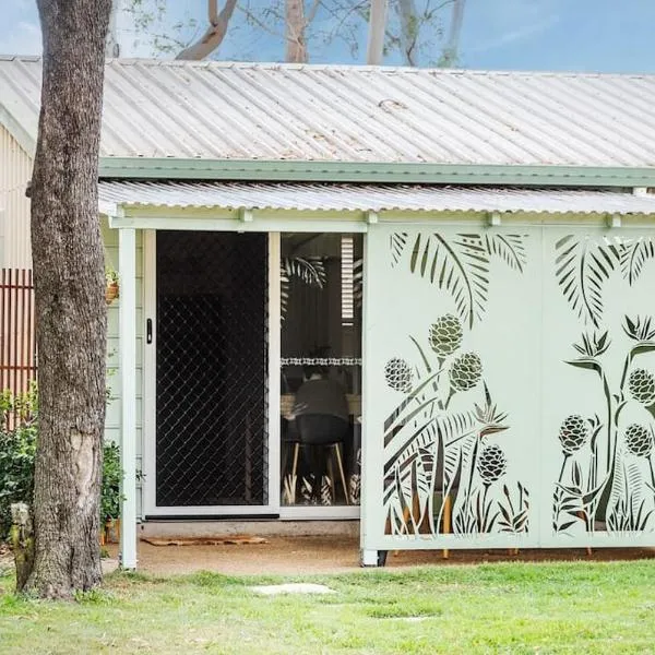 Beach shack under the gum trees，位于North Coast的酒店