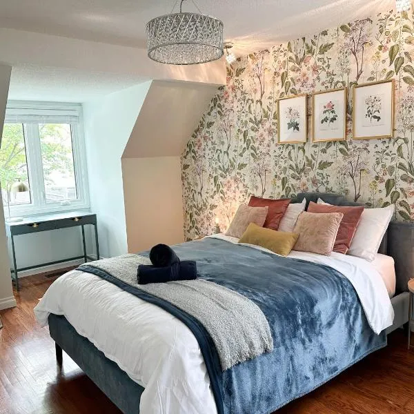 Oakville Retreat - 4 bedroom 5 beds - short walk from the lake，位于奥克维尔的酒店