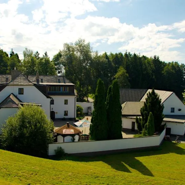 Hotel a Hostinec Tálský mlýn，位于Polnička的酒店