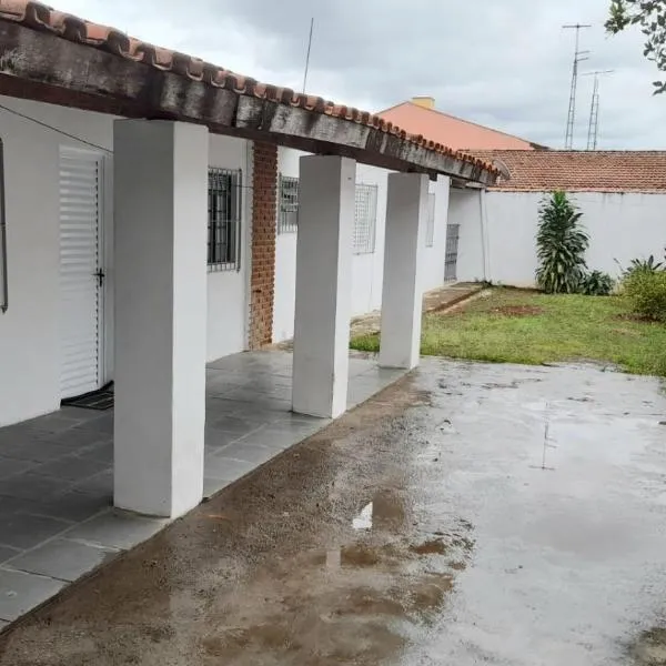 Casa com alojamento, para até 19 pessoas，位于伊图的酒店