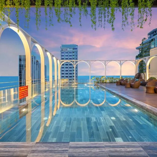 Golden Lotus Luxury Hotel Danang - Complimentary Daily Afternoon Tea，位于岘港的酒店