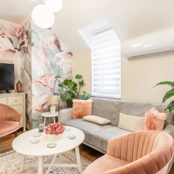 Monarchia Apartman Pearl，位于莫雄马扎尔古堡的酒店