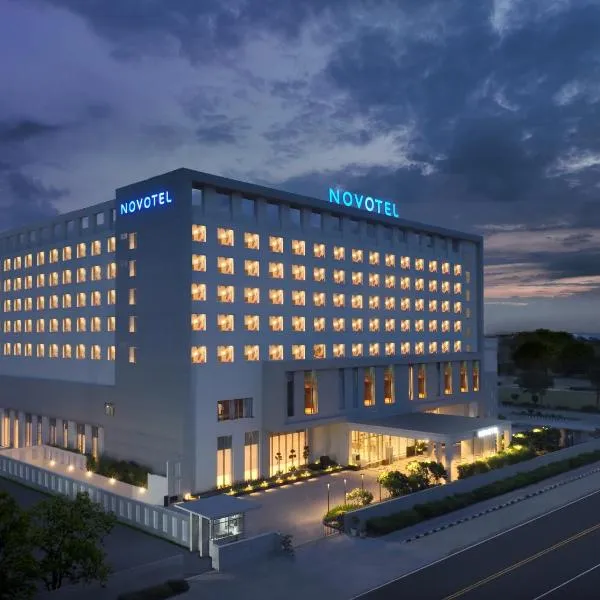 Novotel Jaipur Convention Centre，位于Renwāl的酒店