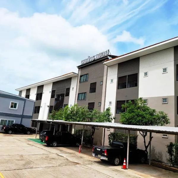 Thanaphat place，位于武里南的酒店