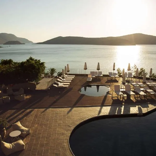 Domes Aulus Elounda All-Inclusive Resort, Curio by Hilton，位于伊罗达的酒店