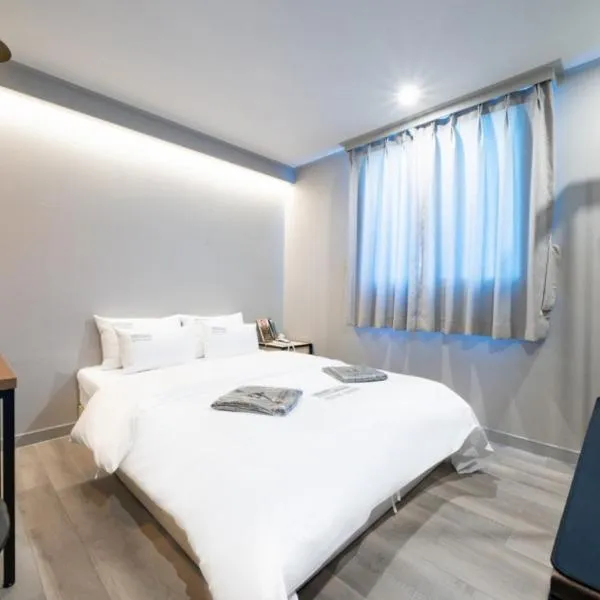 Hotel Band，位于平泽市的酒店