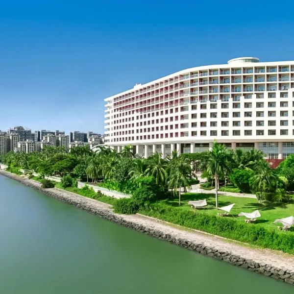 海口星海湾铂尔曼酒店，位于Binlian的酒店