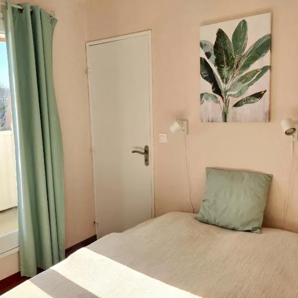 Bel appartement refait à neuf, calme et ensoleillé，位于卡布尔的酒店