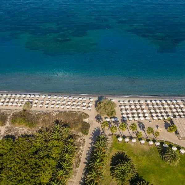 卡拉维尔海滩酒店，位于马尔马里的酒店