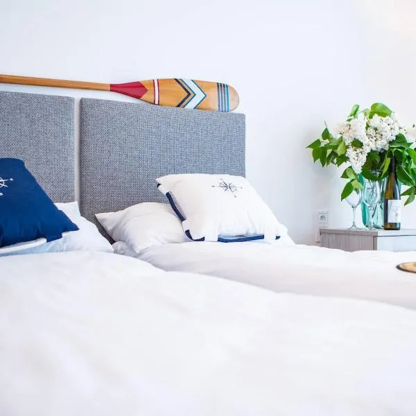 Relax place & restaurant，位于Zegrze Południowe的酒店