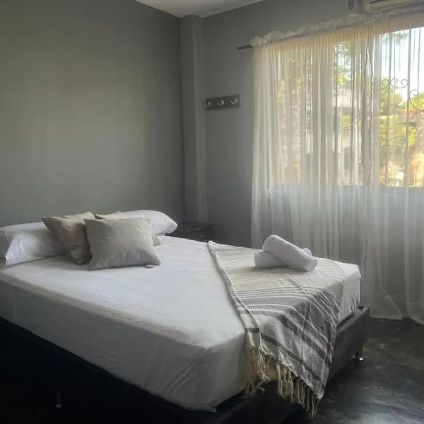 Villa Athenea-Santorini Colombiano，位于特里温福港的酒店