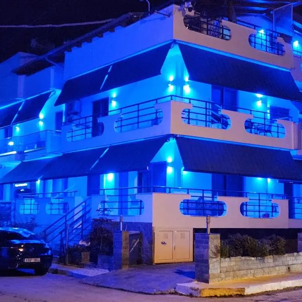 The Blue Beach Apartments，位于Mousthéni的酒店