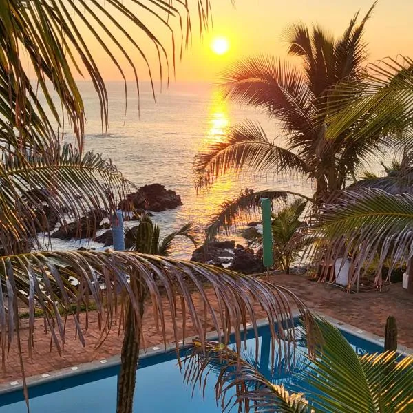 Hotel Luz de Mar ' right on the beach，位于Santa Maria Huatulco的酒店