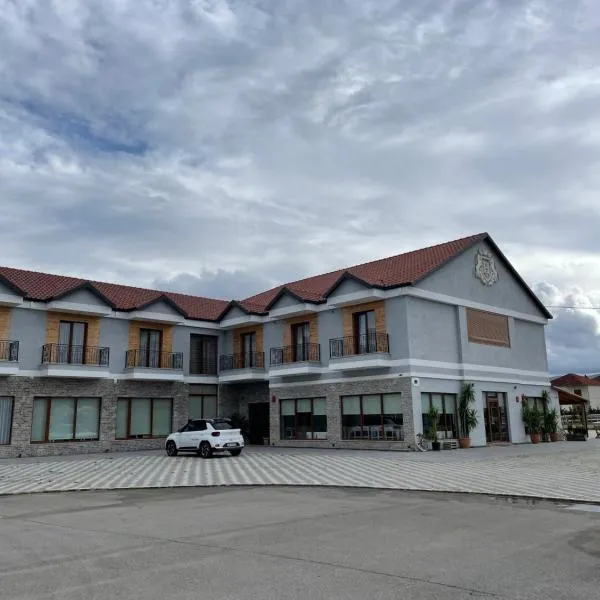 House of Horses Shtepia e Kuajve，位于戈里察的酒店