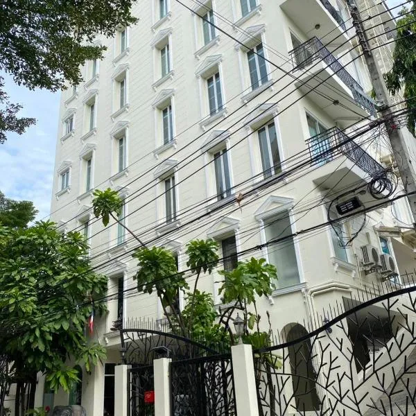 Chez Moi Bangkok Private Executive Residence Sukhumvit 26，位于Khlong Toei的酒店