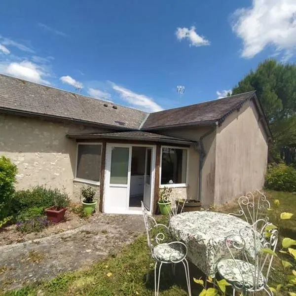 Gîte Au Calme d'un Tilleul，位于Ligueil的酒店