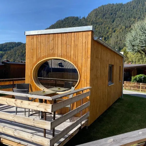 Unique Tiny Eco Lodges with gorgeous views to Jungfrau Massiv，位于格林德尔瓦尔德的酒店