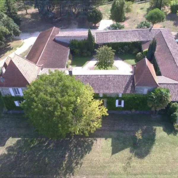 La Fricatour au Domaine de Brandeau，位于Blasimon的酒店