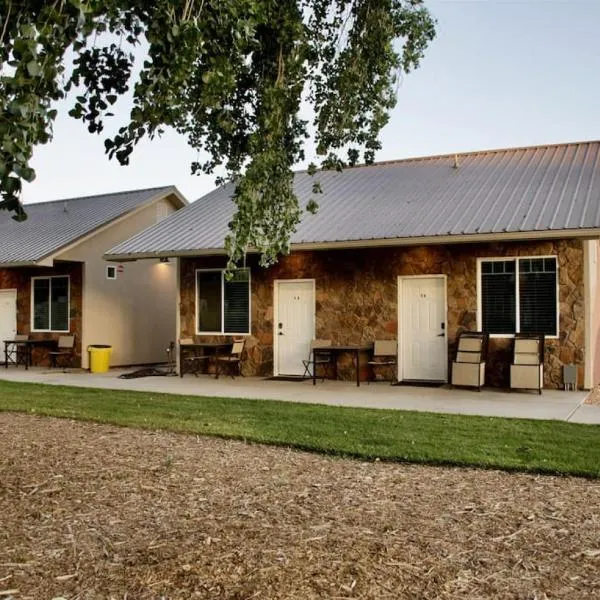 Bunkhouse 5A Under Cottonwood Trees，位于拉沃肯的酒店