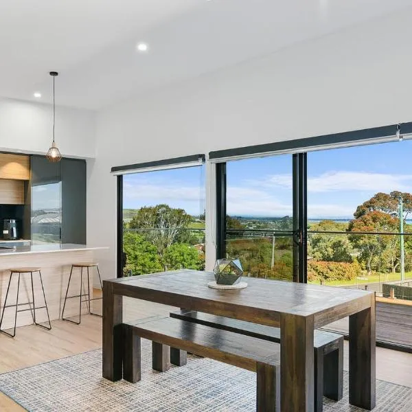 Hobart Haven Scenic 4BR with Mountain & Water Views，位于Forcett的酒店