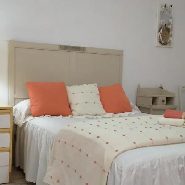 Agradable casa con zona de relax y aparcamiento，位于圣克莱门特的酒店