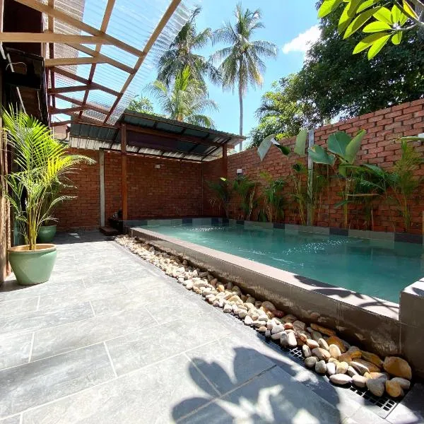 Kutum's Wooden House - Private Pool, Breakfast & Cafe，位于Huma的酒店